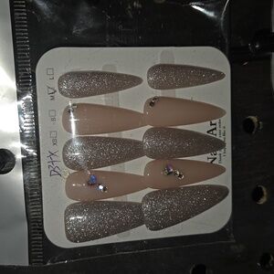 Nails size medium